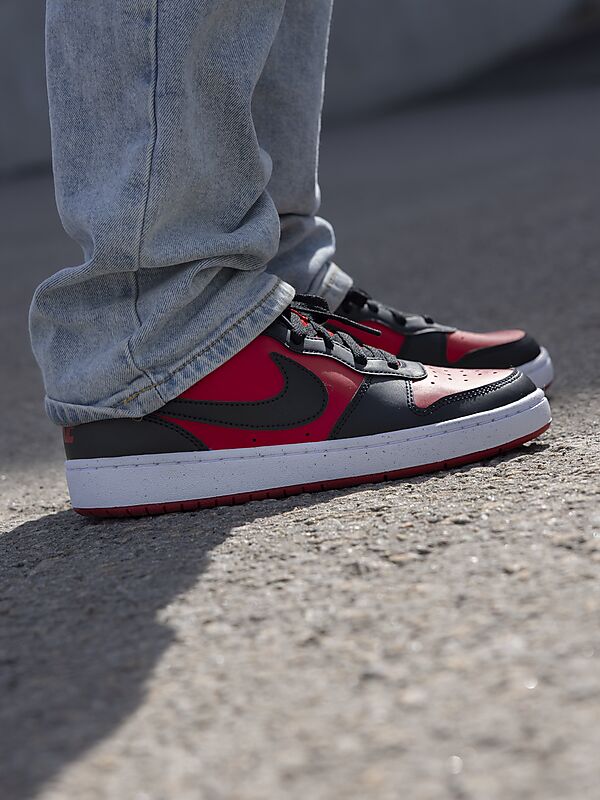 NIKE J Court Borough Low Rec Gs på