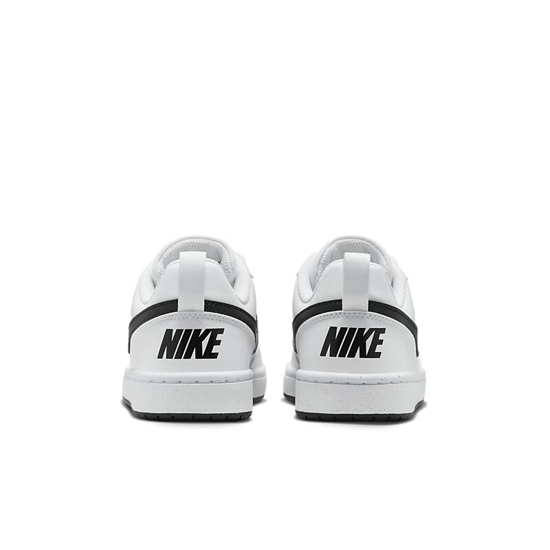 NIKE J Court Borough Low Rec Gs på