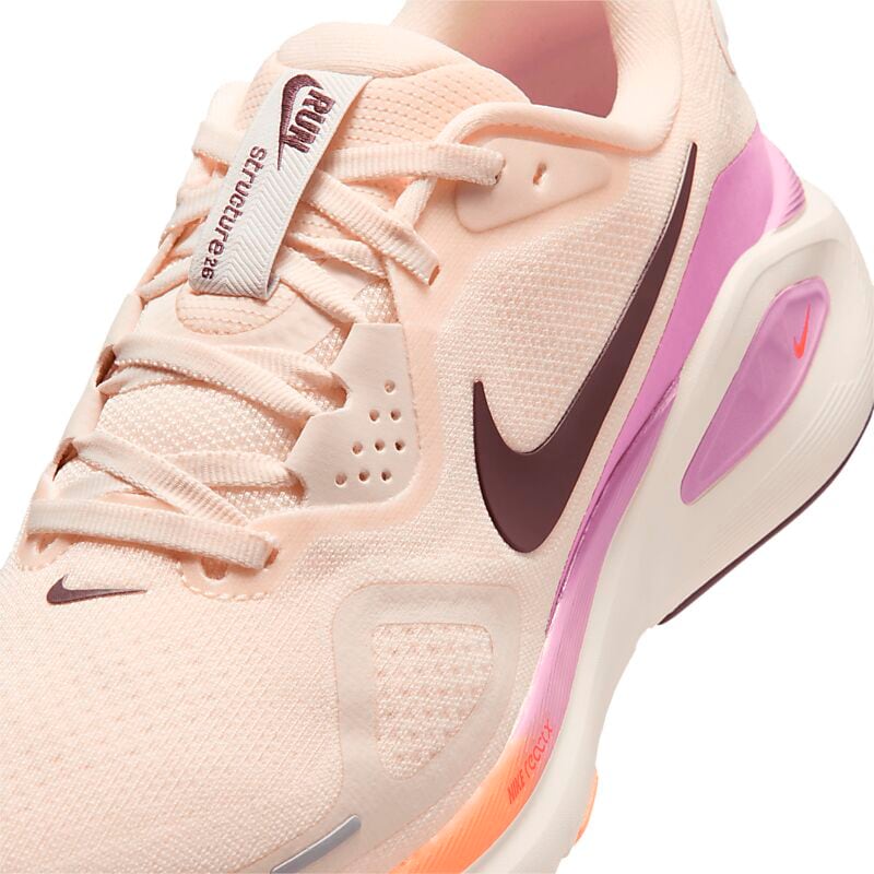 NIKE W Structure 26 på