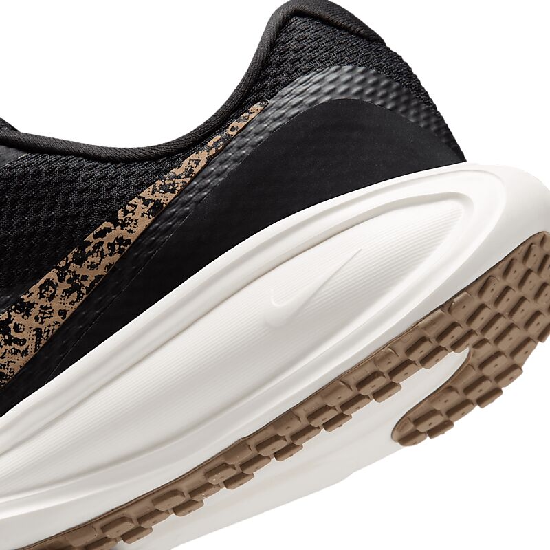 NIKE W REVOLUTION 8 på