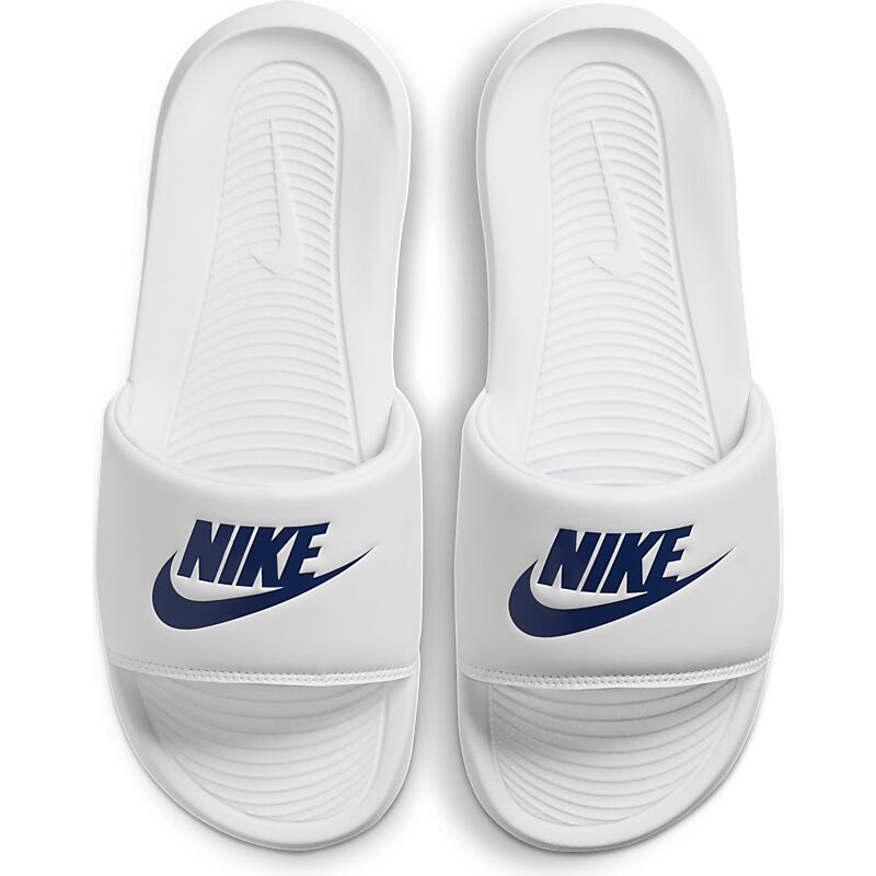 NIKE M Victori One på