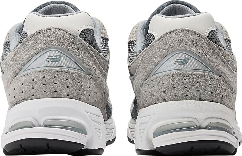 NEW BALANCE U 2002 på