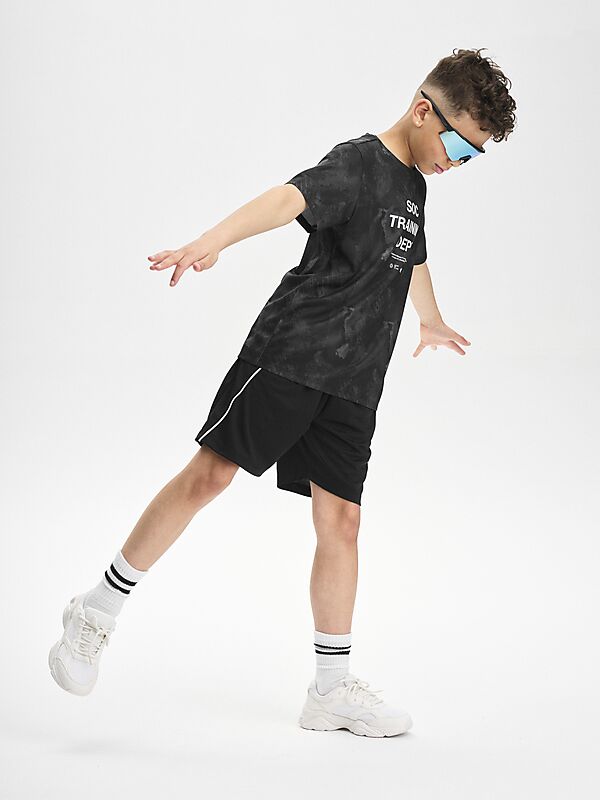 SOC J BTS TRAIN SHORTS på