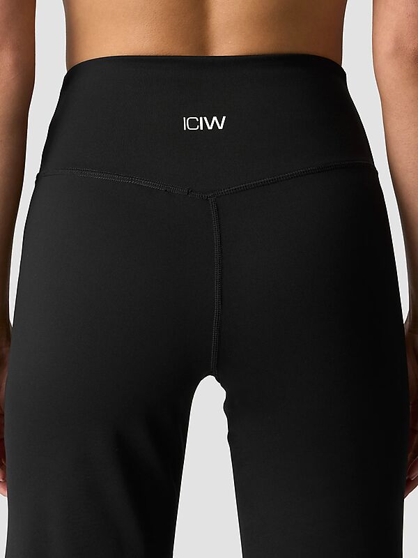 ICANIWILL Nimble Straight Leg Pants på