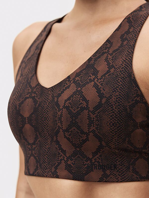 STRONGER Sleek Sports Bra på