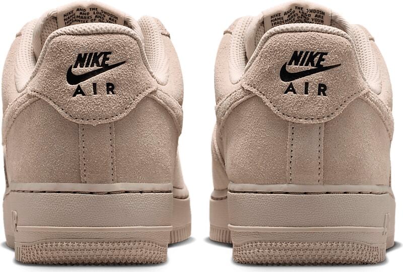 NIKE WMNS AIR FORCE 1 '07 på