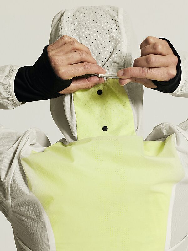 CRAFT W PACKABLE WIND JACKET på