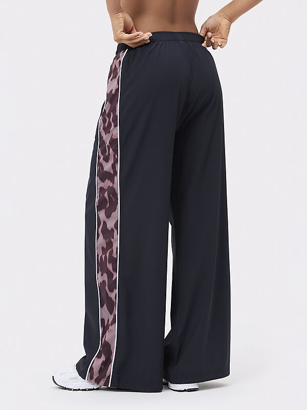 STRONGER W BREEZY WOVEN PANTS på