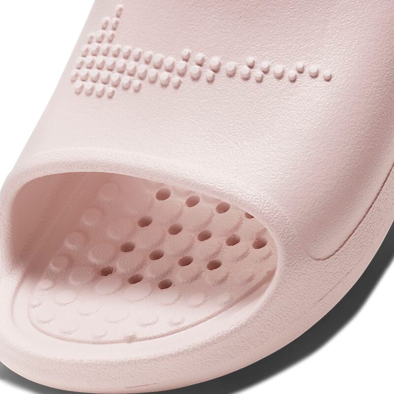 NIKE W Victori One på