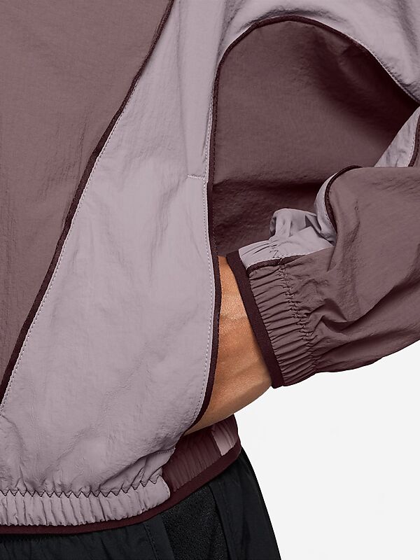 NIKE W SWIFT UV REPEL JACKET NV på