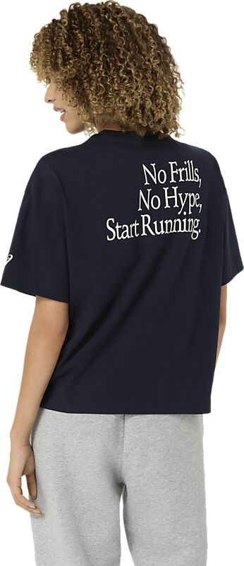 ASICS W RUNNER MESSAGE GRAPHIC TEE på