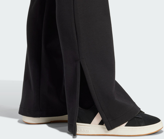 ADIDAS Adidas All Szn Soft Lux Flared Pants på