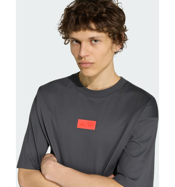 ADIDAS Adidas Audi Revolut F1 Team Elevated Graphic I T-shirt på