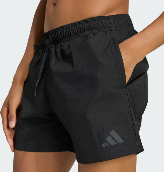 ADIDAS Adidas Crinkle Nylon Badshorts 5 Inch på