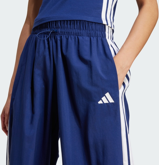 ADIDAS Adidas Essentials 3-stripes Lifestyle Woven Parachute Byxor på