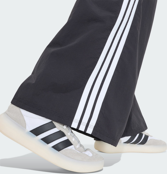 ADIDAS Adidas Iconic Woven Träningsbyxor Med Vida Ben Och Dagsnören Nertill på