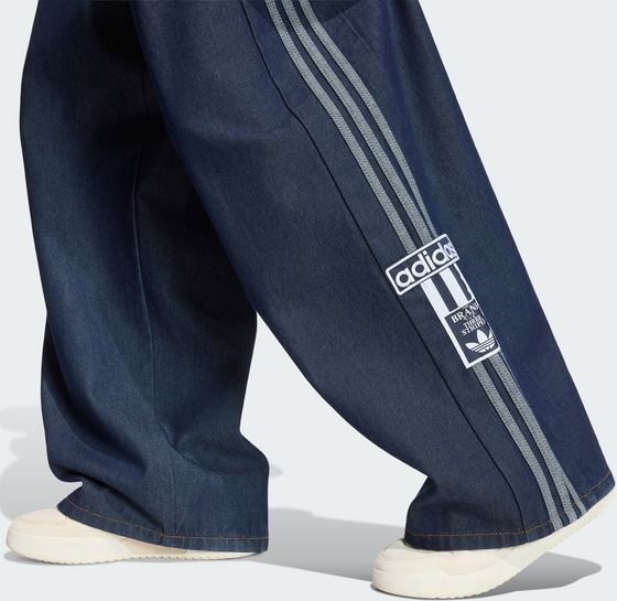 ADIDAS ORIGINALS Adidas Originals Adibreak Jeansbyxa Med Medelhög Midja Och Vida Ben på