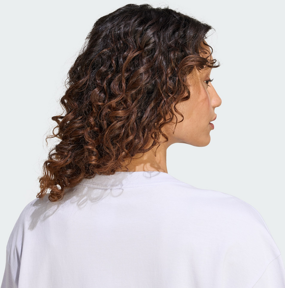 ADIDAS ORIGINALS Adidas Originals Essentials Boyfriend T-shirt på