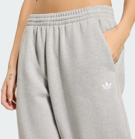 ADIDAS ORIGINALS Adidas Originals Essentials Loose Fleece Joggingbyxor på