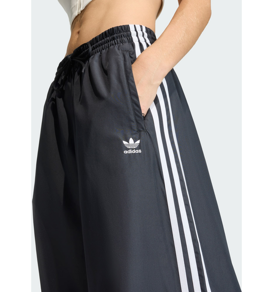 ADIDAS ORIGINALS Adidas Originals Firebird Adilenium Träningsbyxor på