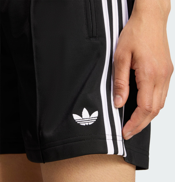 ADIDAS ORIGINALS Adidas Originals Firebird Classic Shorts på