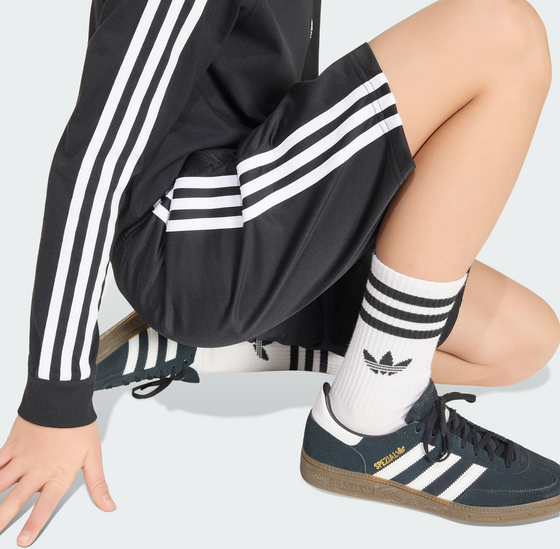 ADIDAS ORIGINALS Adidas Originals Firebird Shorts på