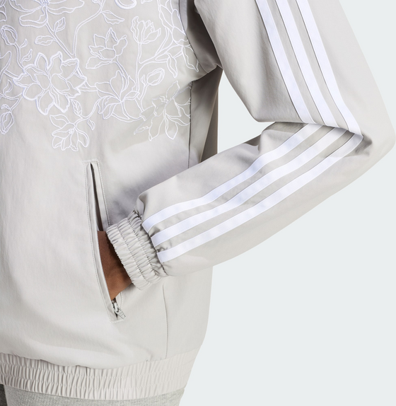 ADIDAS ORIGINALS Adidas Originals Floral Gfx Firebird Träningsjacka Med Lös Passform på