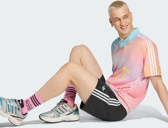 ADIDAS ORIGINALS Adidas Originals Love Unites Emb 3s Shorts på
