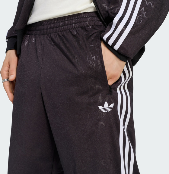 ADIDAS ORIGINALS Adidas Originals Love Unites Fb Tp Träningsbyxor på