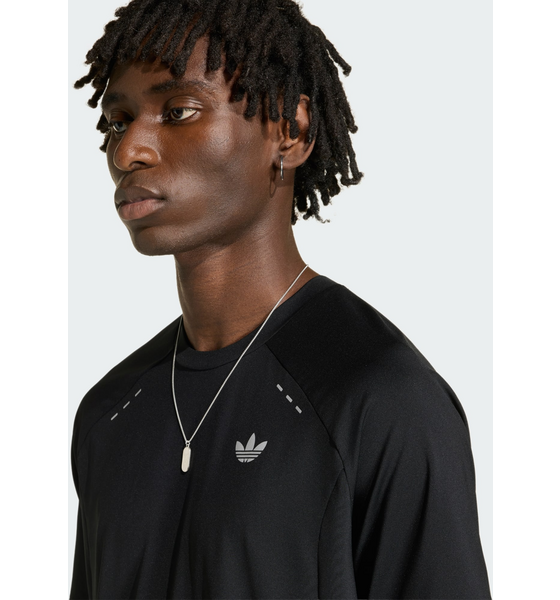ADIDAS ORIGINALS Adidas Originals Tech Trefoil Essentials Polyester T-shirt på