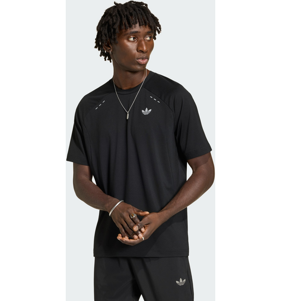 ADIDAS ORIGINALS Adidas Originals Tech Trefoil Essentials Polyester T-shirt på