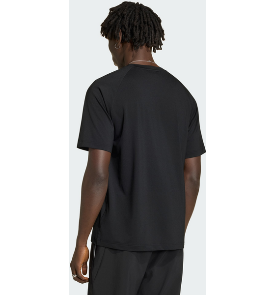 ADIDAS ORIGINALS Adidas Originals Tech Trefoil Essentials Polyester T-shirt på