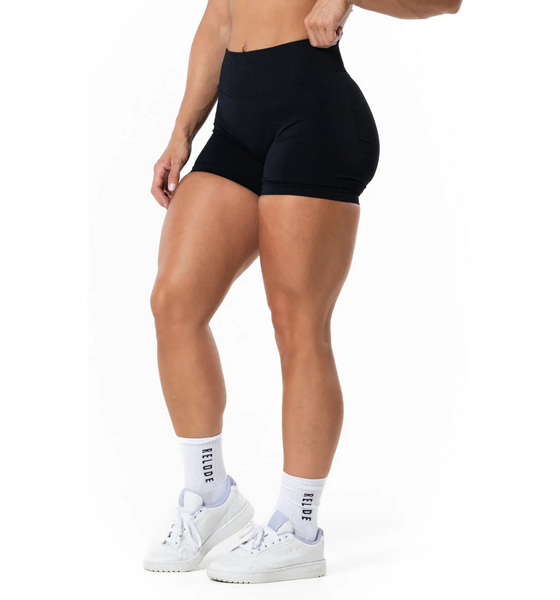 RELODE Aura Seamless Scrunch Shorts - Black på