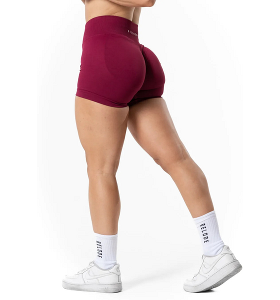 RELODE Aura Seamless Scrunch Shorts - Cherry på