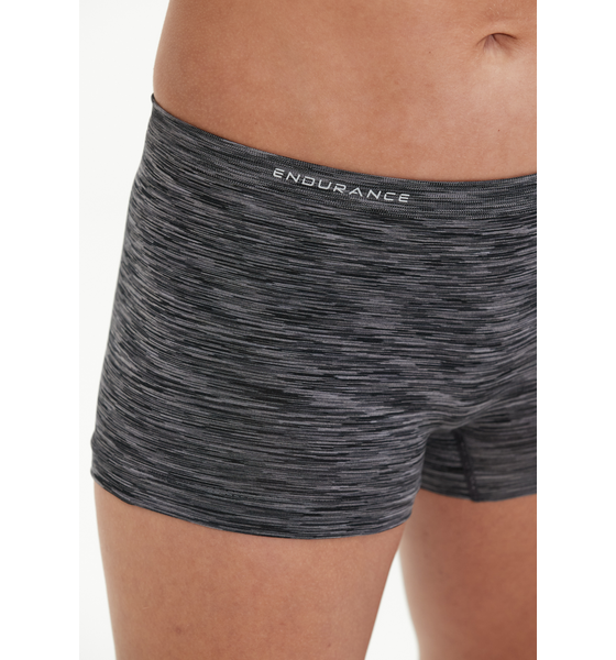 ENDURANCE Crina Shorts på