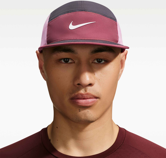NIKE Dri-fit Unstructured Swoosh Cap Fly på