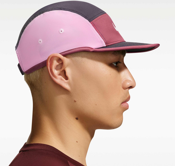 NIKE Dri-fit Unstructured Swoosh Cap Fly på