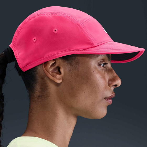 NIKE Dri-fit Unstructured Swoosh Cap Fly på