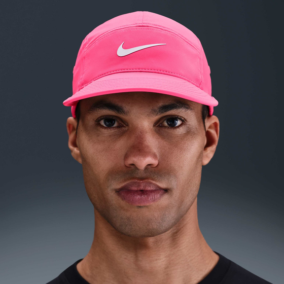 NIKE Dri-fit Unstructured Swoosh Cap Fly på