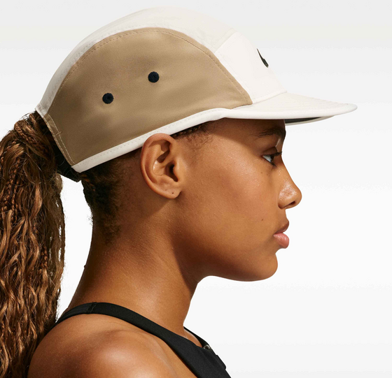 NIKE Dri-fit Unstructured Swoosh Cap Fly på