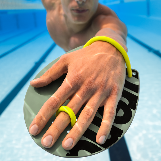 ARENA Elite Hand Paddle på