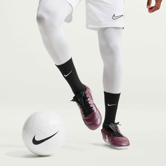 NIKE U Ng Vpr Strike Crew Wc22 på