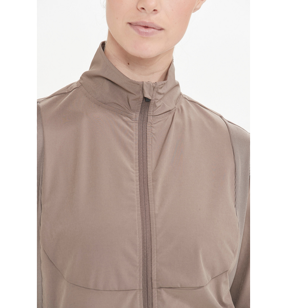 ENDURANCE Medear Jacket på