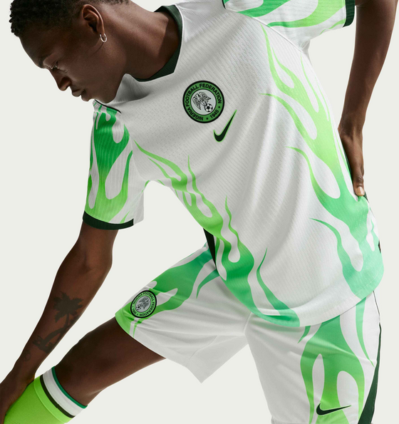 NIKE Men's Aero-fit Football Authentic Jersey Nigeria 2026 Match Away på