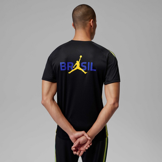 JORDAN Men's Jordan Dri-fit Football Short-sleeve Knit Top Brazil Strike på