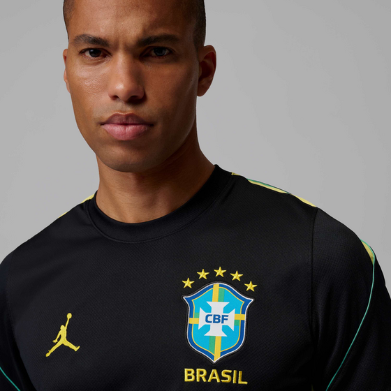 JORDAN Men's Jordan Dri-fit Football Short-sleeve Knit Top Brazil Strike på