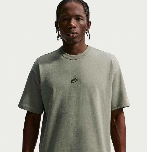 NIKE Men's T-shirt Sportswear Premium Essentials på
