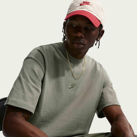 NIKE Men's T-shirt Sportswear Premium Essentials på