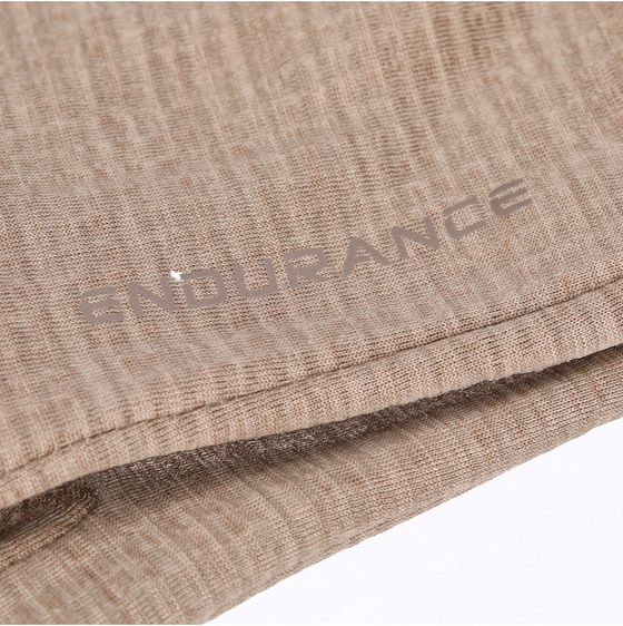 ENDURANCE Nevier Gloves på