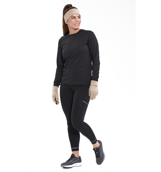 ENDURANCE Nevier Gloves på